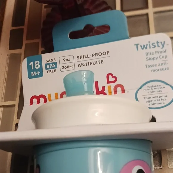 Munchkin twisty Sippy cup-2 Pc - Picture 3 of 3